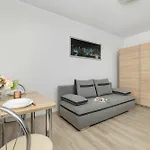 Functional With 2 Bedrooms And Balcony By Renters Krasków