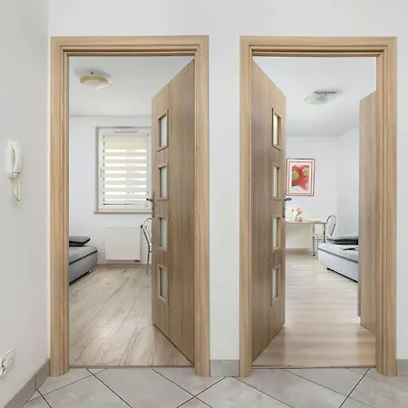 Apartmán Functional With 2 Bedrooms And Balcony By Renters Krakov