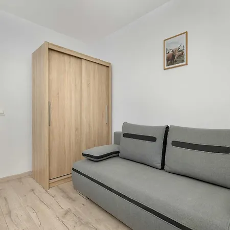 Functional With 2 Bedrooms And Balcony By Renters Krakov