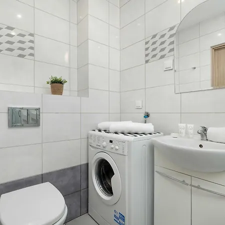 Lägenhet Functional With 2 Bedrooms And Balcony By Renters *
